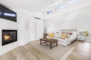 Luxury Penthouse, 1 King Bed, Balcony, Ocean View (Non-Pet Room) | Premium bedding, free minibar items, individually decorated - Island Cottage Inn - Adults Only (Flagler Beach)