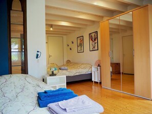 1 chambre, fer et planche à repasser, lit parapluie, Wi-Fi gratuit