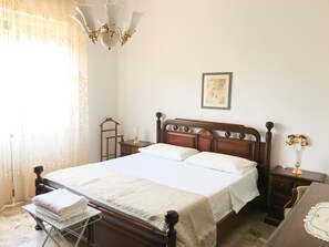 3 chambres, fer et planche Ă repasser, Wi-Fi, draps fournis
