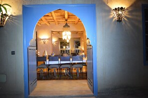 Spécialités Cuisine locale et internationale