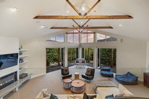 TV, fireplace, stereo