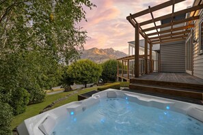 Terrace/patio - Pinnacle Villa by MajorDomo - Retreat with Hot Tub (Lower Shotover)