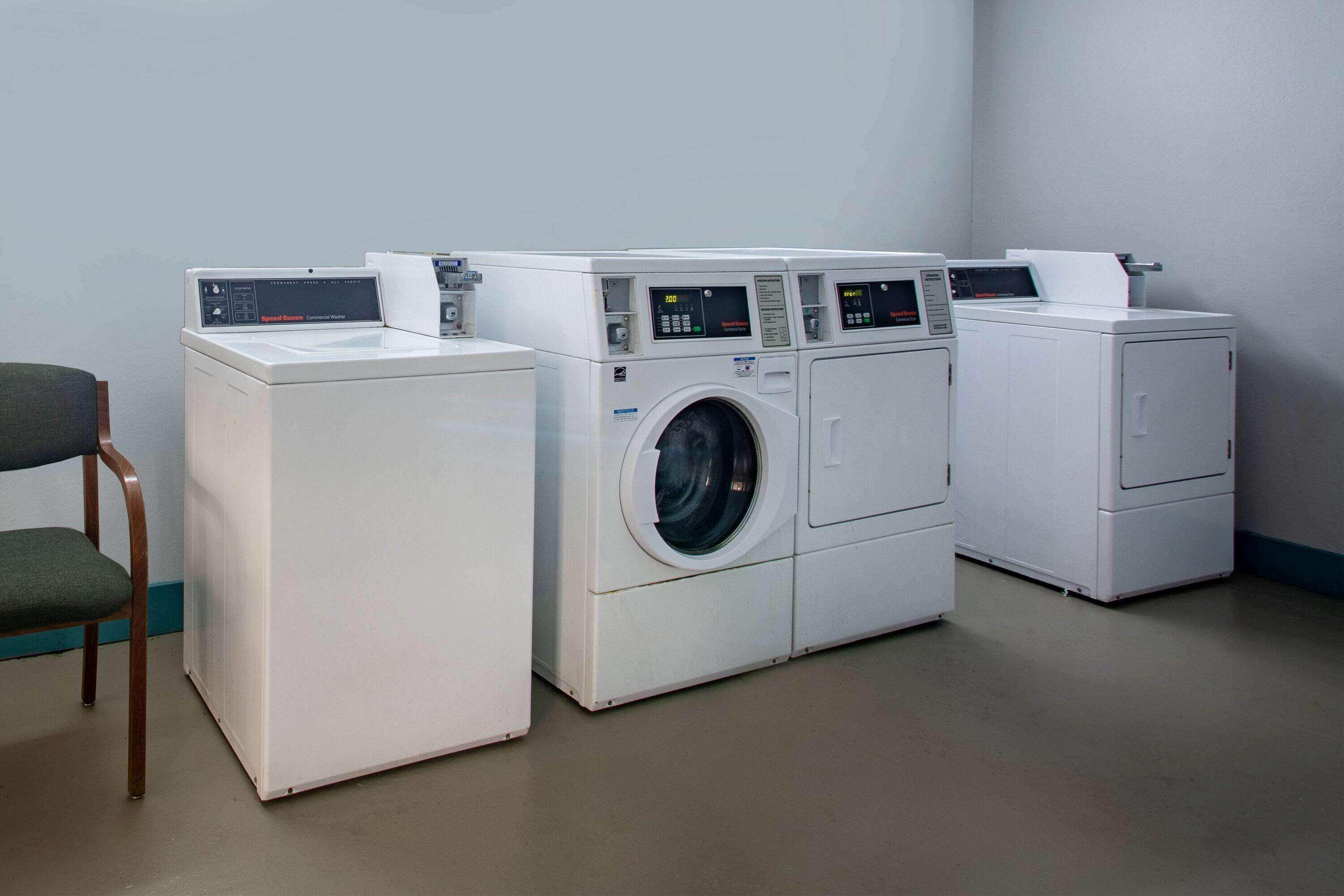 Foto - Days Inn by Wyndham Mobile I-65