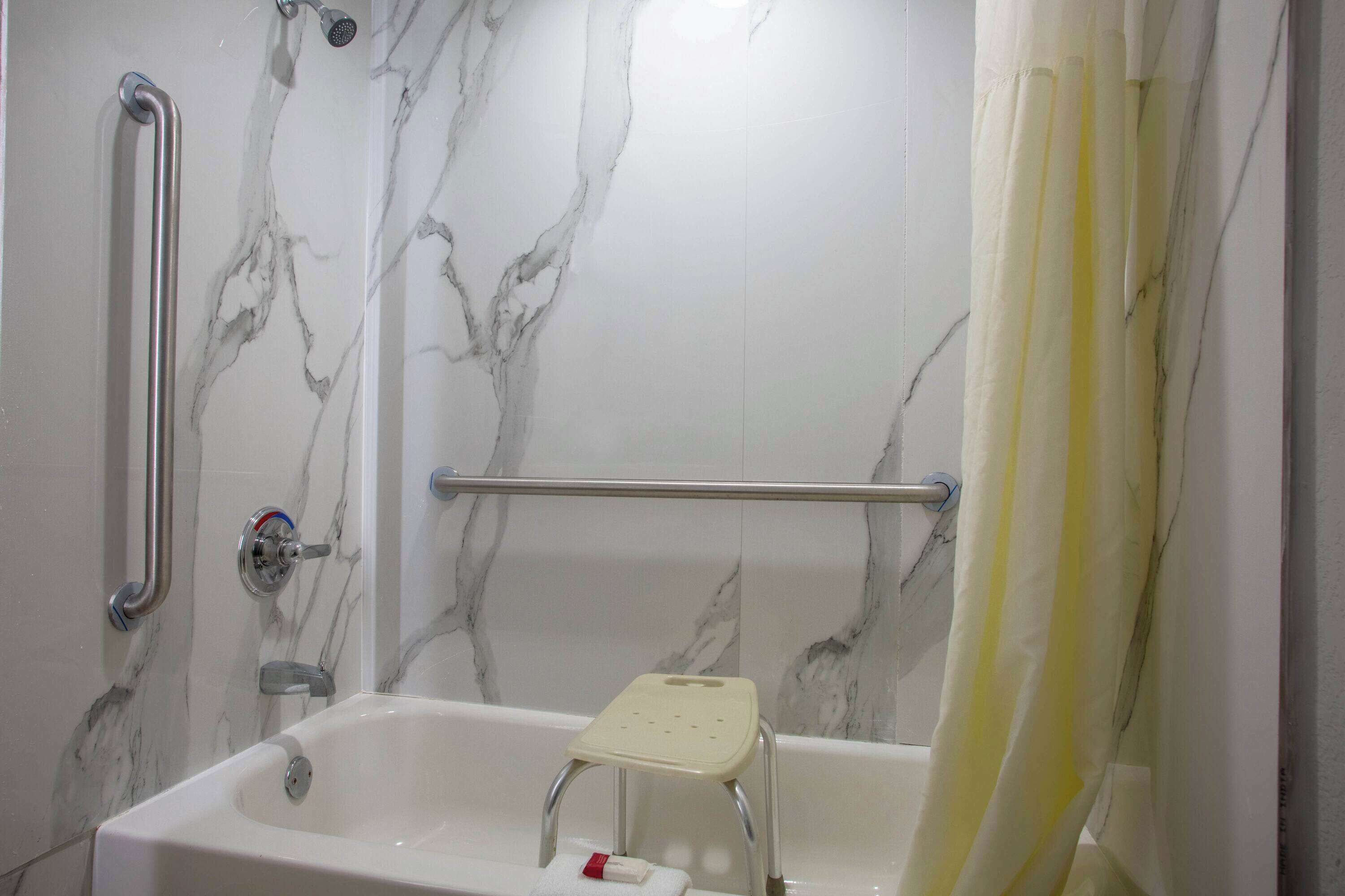 Foto - Days Inn by Wyndham Mobile I-65