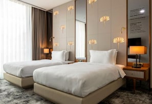 Room, 2 Single Beds, Accessible, Non Smoking | 1 bedroom, minibar, in-room safe, desk