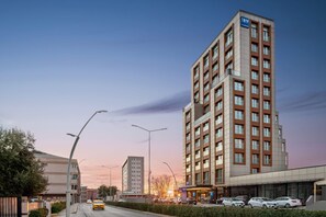 Exterior - Tryp by Wyndham Istanbul Topkapi (Istanbul)