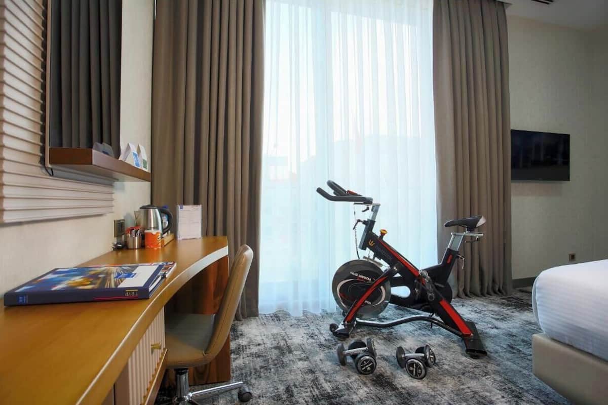 Room, 1 Katil Kelamin (Double), Non Smoking (Fitness Room) | 1 bilik tidur, bar mini, peti besi dalam bilik, meja