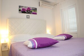 4 bedrooms, in-room safe, iron/ironing board, WiFi