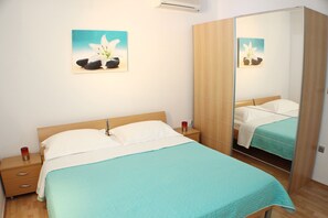 4 bedrooms, in-room safe, iron/ironing board, WiFi - Beautiful 4 bedroom villa with sea view (Makarska)
