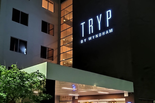 Fasade – kveld/natt