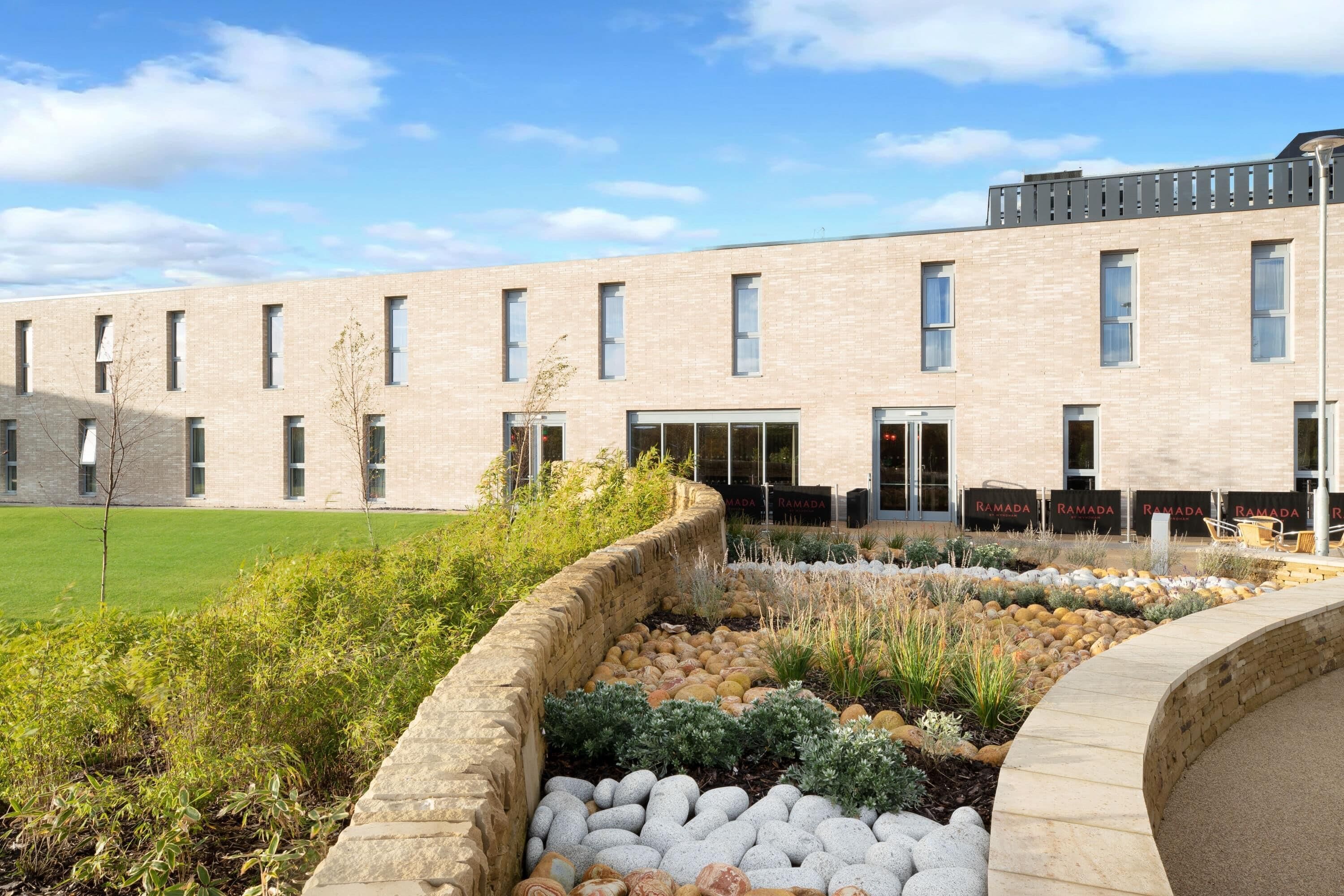 المنشأة من الخارج