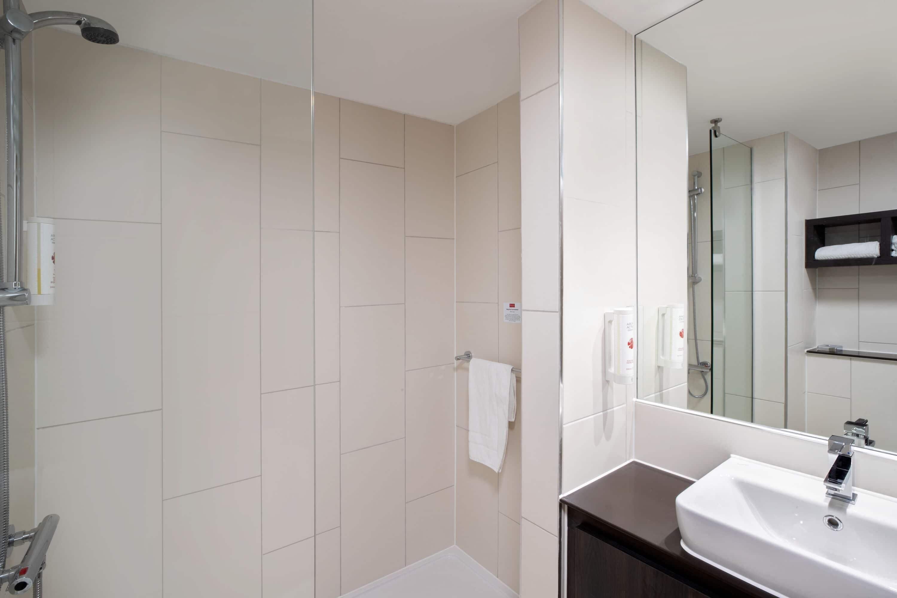 Foto - Ramada by Wyndham Leeds East