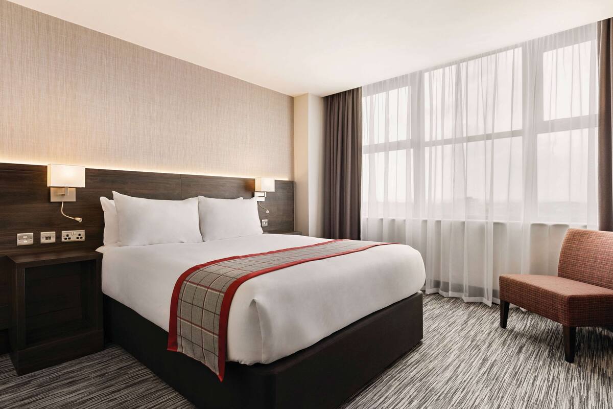 객실 내 금고, 책상, 노트북 작업 공간, 다리미/다리미판