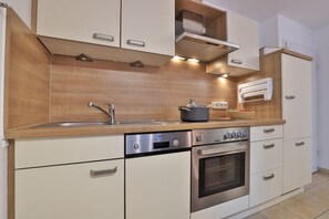 Køleskab, mikrobølgeovn, ovn, opvaskemaskine