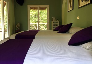 Individueel gedecoreerd, individueel gemeubileerd, een laptopwerkplek