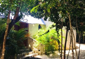 Hus – signature | Oppholdsområde | En 42-tommers Flatskjerm-TV med kabel-kanaler samt TV