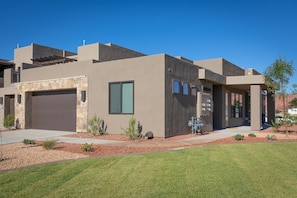 Townhome, Multiple Beds (Modern Ledges) | Exterior