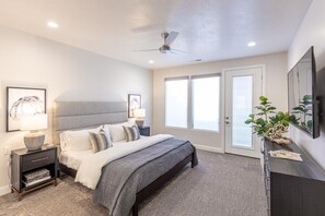 4 عدّة غرف نوم وواي فاي مجانًا وملاءات أسرّة