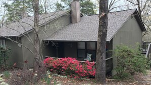 Exterior - Eden Isle gem! Beautiful vacation condo walking distance to Red Apple CC (Heber Springs)