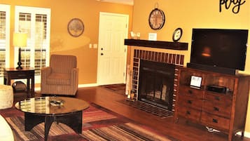 Smart TV, fireplace, stereo