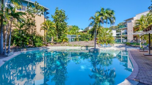 Baden 74 - Rainbow Shores. Top Floor - Air conditioned Unit - Walk To Beach