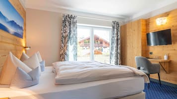 1 slaapkamer, een bureau, reisbedje, wifi