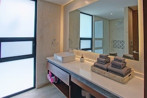 Bathroom - Unwind In An Exquisitely Furnished Studio , PANORAMIC C 202- By Salt - Kisses (Tulum)