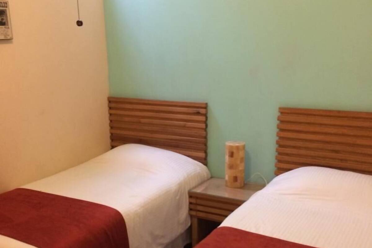Iron/ironing board, bed sheets