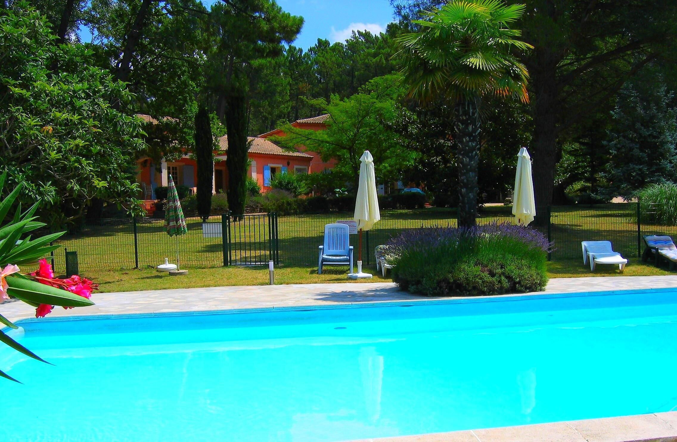 Provençal villa of 500m² in Vaucluse, with swimming pool on 16500m² (35 pers.)