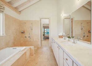 House, 4 Bedrooms | Bathroom | Towels