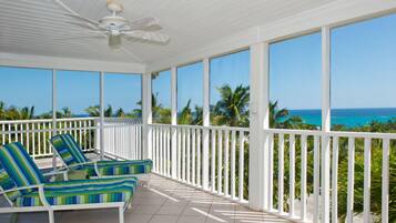 House, 5 Bedrooms | Balcony