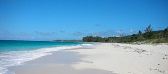 Bahama Mama by Eleuthera Vacation Rentals