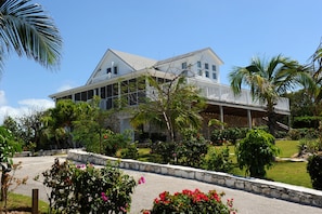 Exterior - Bahama Mama by Eleuthera Vacation Rentals (Governor's Harbour)