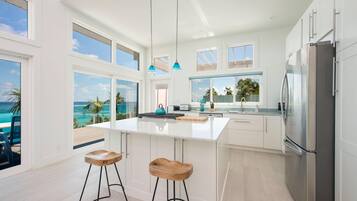 House, 3 Bedrooms | Private kitchen | Fridge, microwave, dishwasher