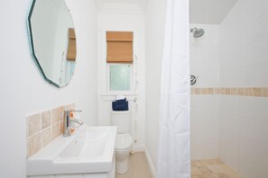 Bathroom - Miss Ruby by Eleuthera Vacation Rentals (Governor's Harbour)