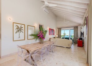 House, 3 Bedrooms | In-room dining