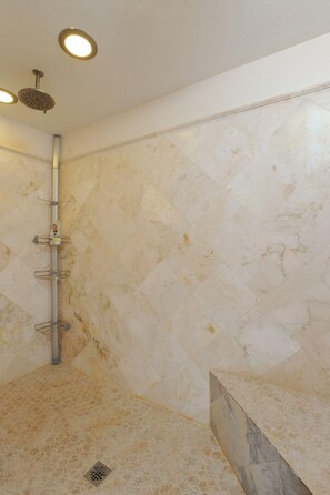 House, 3 Bedrooms | Bathroom | Hair dryer, towels