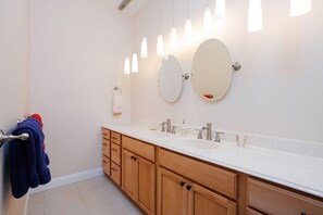 House, 3 Bedrooms | Bathroom