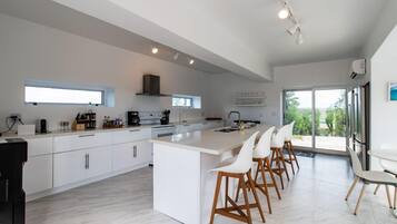 Casa, varias camas | Cocina privada | Refrigerador y microondas