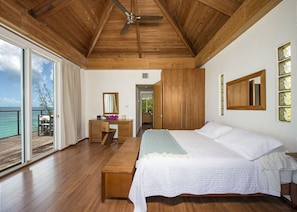 3 habitaciones, tabla de planchar con plancha y ropa de cama 