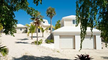 House, 6 Bedrooms | Exterior