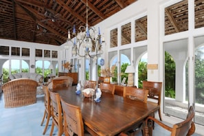 Maison, 6 chambres | Restauration dans la chambre