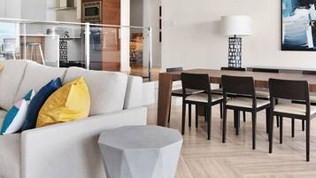 Condo, 3 Bedrooms | Living room