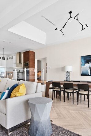 Living room - Ocean Terraces Penthouse 3BR (Nassau)
