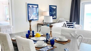 House, 3 Bedrooms | In-room dining