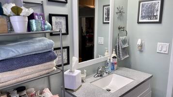 花灑/浴缸組合、風筒、提供毛巾、番梘