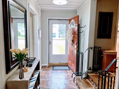 The Split Rock ~ CLEAN, Safe, Convenient Location