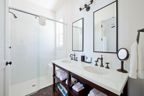 Maison, 4 chambres | Salle de bain
