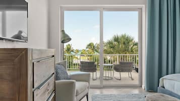 2 bedrooms, individually decorated, iron/ironing board, free WiFi