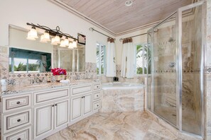 Maison, 4 chambres | Salle de bain | Séchoir à cheveux, serviettes fournies